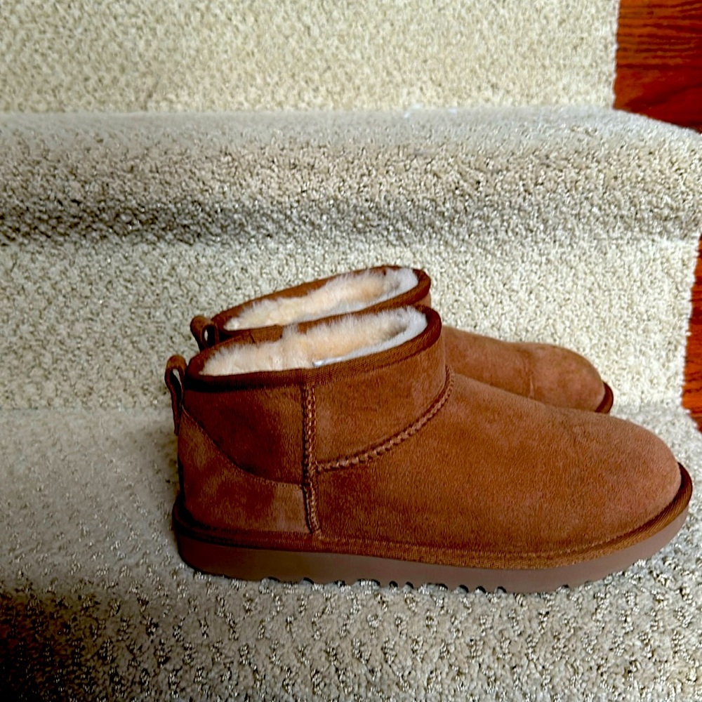 Big kids size 5, ultra mini Uggs. Worn once, no box. Fits like a womens 6.5 or 7
